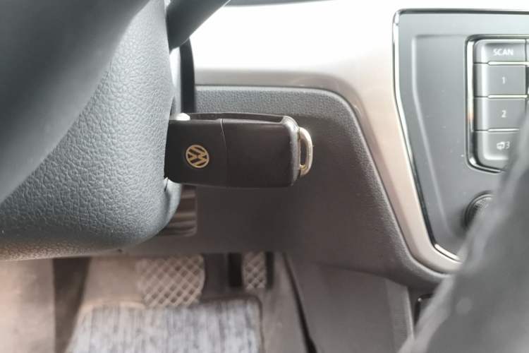 Used Volkswagen Gran Lavida 2015 1.6L Automatic Fashion Edition Vehicle Key