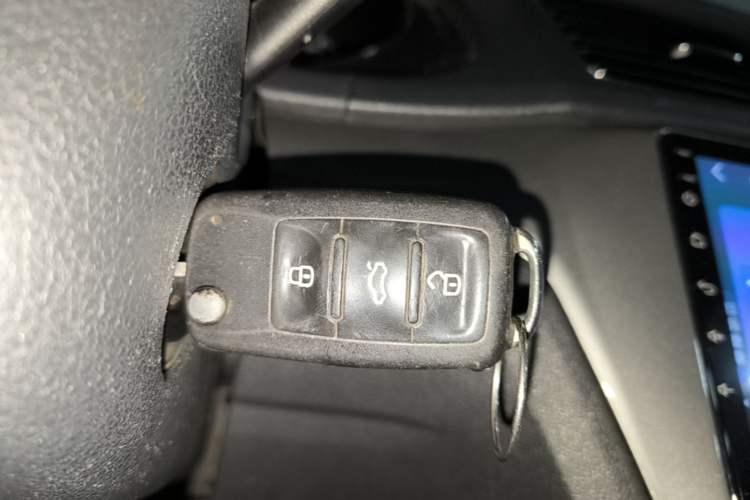 Used Volkswagen Gran Lavida 2015 1.6L Automatic Fashion Edition Vehicle Key