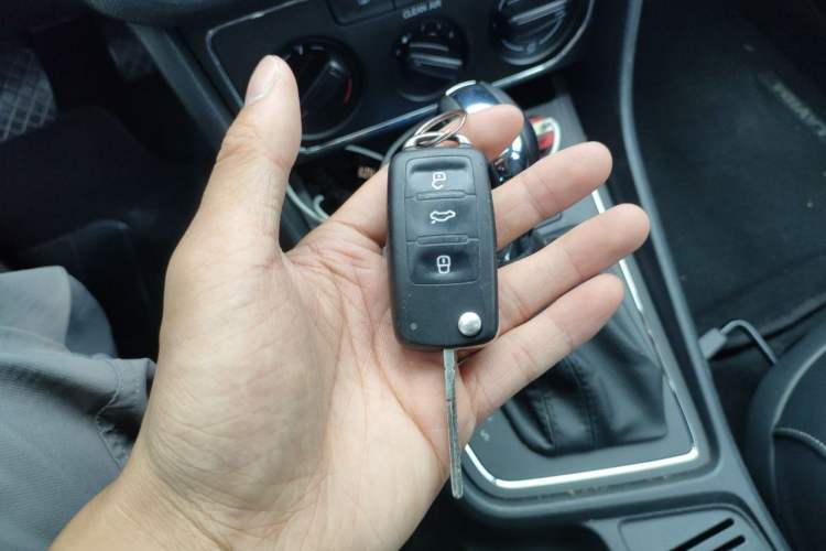 Used Volkswagen Gran Lavida 2015 1.6L Automatic Comfort Edition Vehicle Key