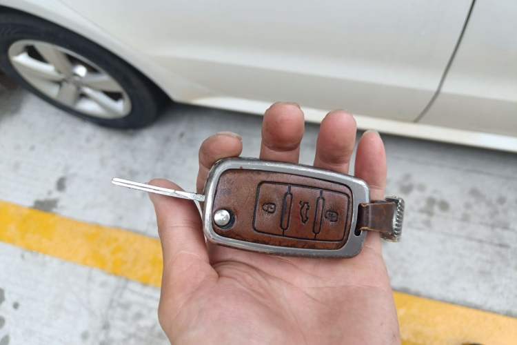 Used Volkswagen Gran Lavida 2015 1.6L Automatic Fashion Edition Vehicle Key