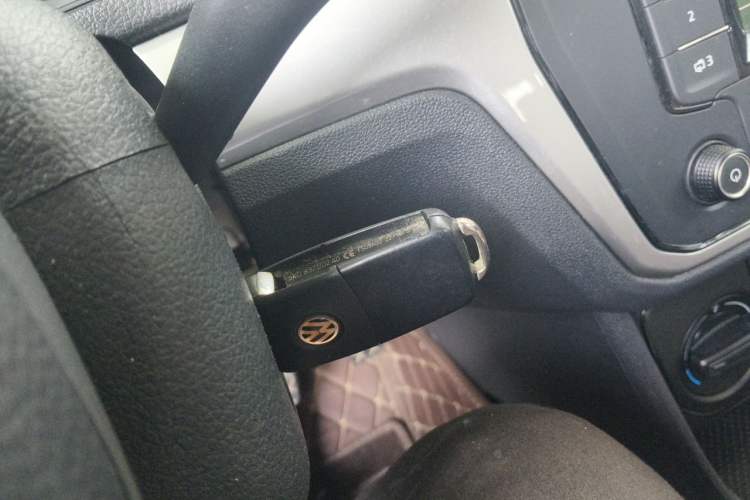 Used Volkswagen Gran Lavida 2015 1.6L Automatic Fashion Edition Vehicle Key