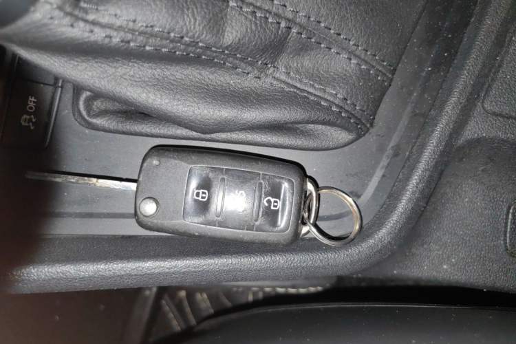 Used Volkswagen Gran Lavida 2015 1.6L Automatic Fashion Edition Vehicle Key