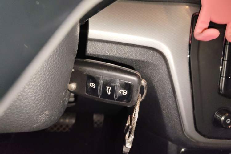 Used Volkswagen Gran Lavida 2015 1.6L Automatic Comfort Edition Vehicle Key