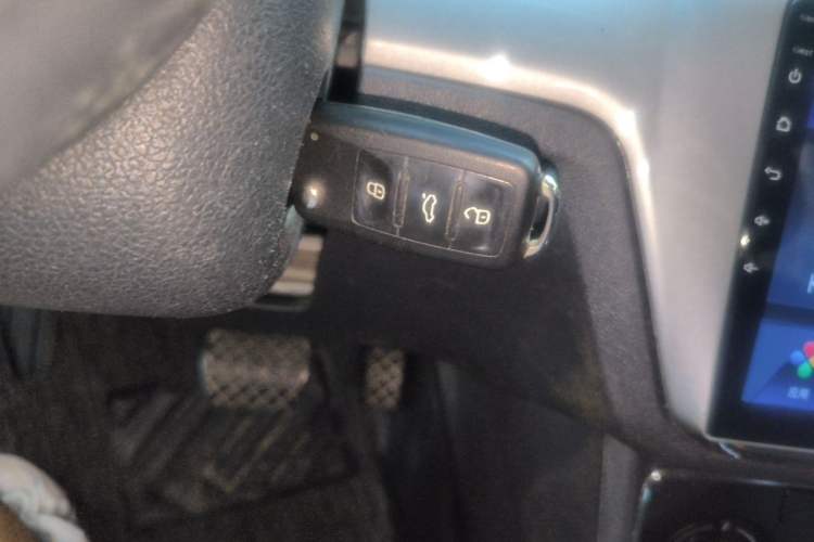 Used Volkswagen Gran Lavida 2015 1.6L Automatic Comfort Edition Vehicle Key