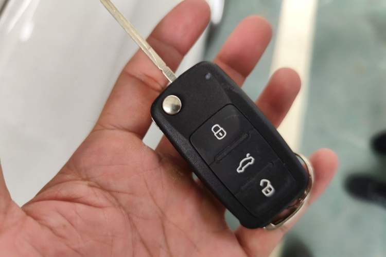 Used Volkswagen Gran Lavida 2015 230TSI Manual Comfort Edition Vehicle Key