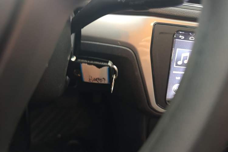 Used Volkswagen Gran Lavida 2015 1.6L Automatic Fashion Edition Vehicle Key