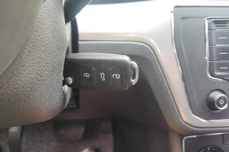 Used Volkswagen Gran Lavida 2015 1.6L Automatic Comfort Edition Vehicle Key