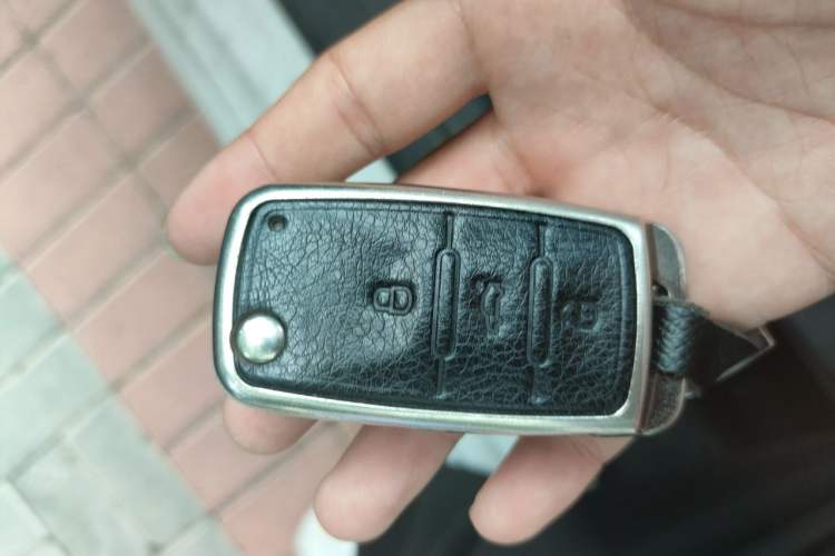 Used Volkswagen Gran Lavida 2015 1.6L Automatic Fashion Edition Vehicle Key