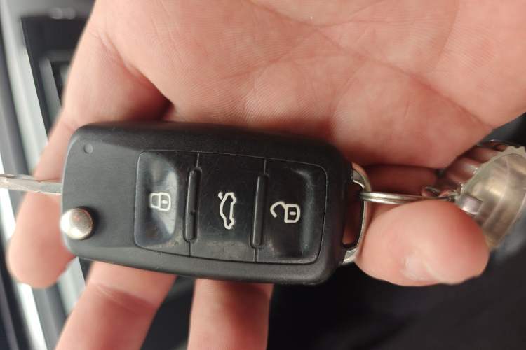Used Volkswagen Gran Lavida 2015 1.6L Automatic Comfort Edition Vehicle Key