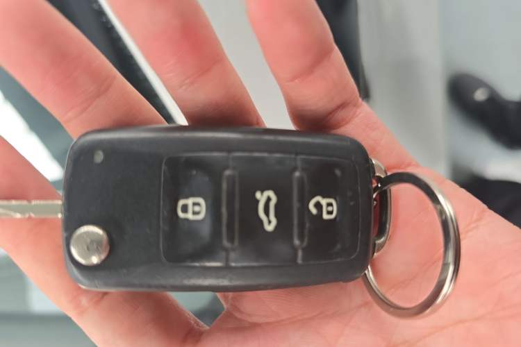 Used Volkswagen Gran Lavida 2015 1.6L Automatic Fashion Edition Vehicle Key