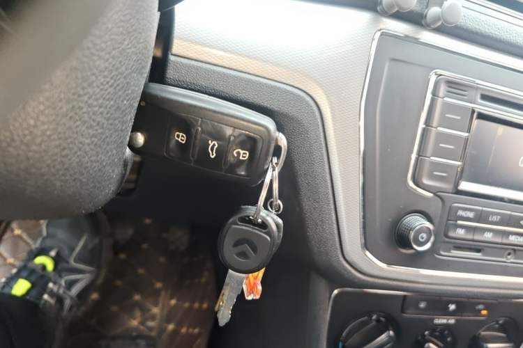 Used Volkswagen Gran Lavida 2015 1.6L Automatic Comfort Edition Vehicle Key