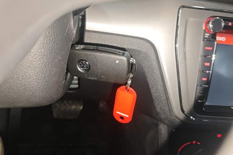 Used Volkswagen Gran Lavida 2015 1.6L Automatic Fashion Edition Vehicle Key