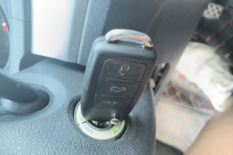 Used Volkswagen Gran Lavida 2015 1.6L Automatic Fashion Edition Vehicle Key