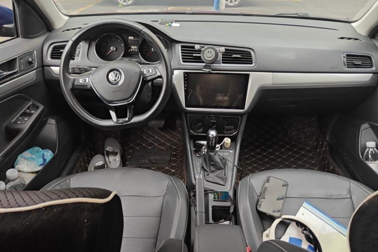 Used Volkswagen Gran Lavida 2017 1.6L Automatic Comfort Edition Center Console