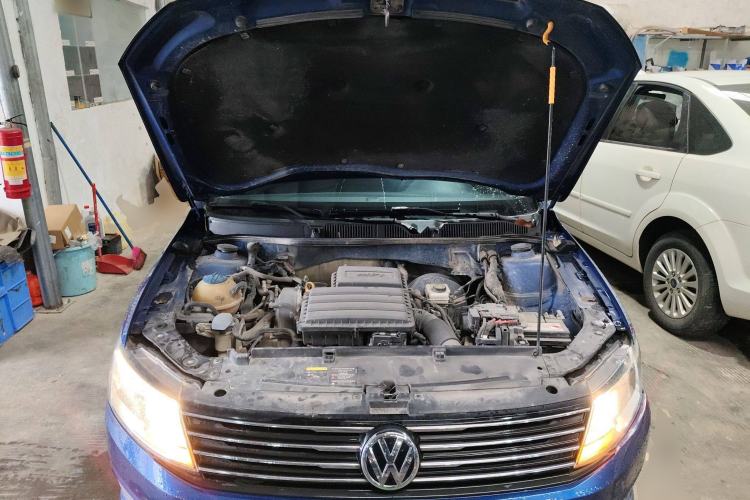 Used Volkswagen Gran Lavida 2017 1.6L Automatic Fashion Edition Engine Bay