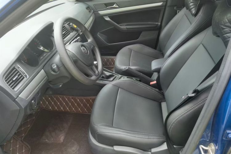 Used Volkswagen Gran Lavida 2017 1.6L Automatic Fashion Edition Interior 11