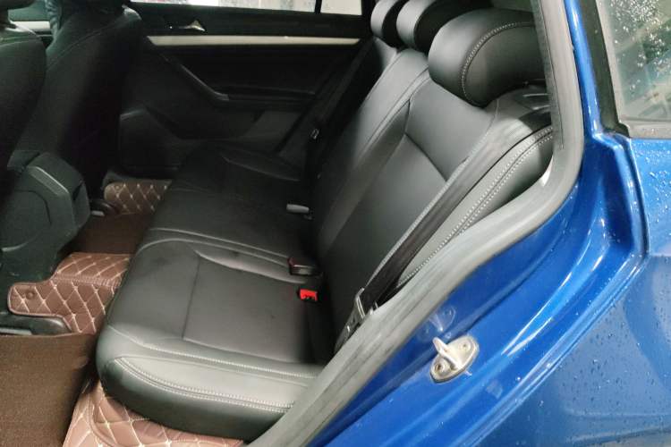 Used Volkswagen Gran Lavida 2017 1.6L Automatic Fashion Edition Interior 4