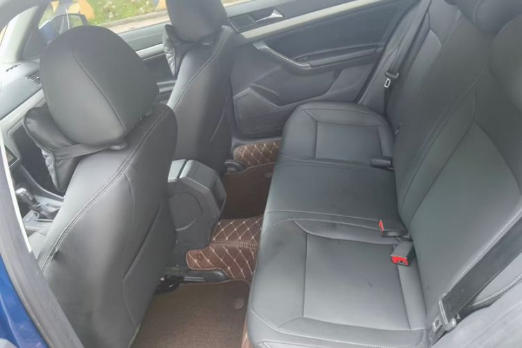 Used Volkswagen Gran Lavida 2017 1.6L Automatic Fashion Edition Interior 9