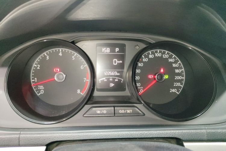 Used Volkswagen Gran Lavida 2017 1.6L Automatic Fashion Edition Odometer Close Up