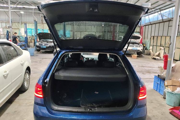 Used Volkswagen Gran Lavida 2017 1.6L Automatic Fashion Edition Trunk