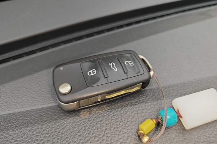 Used Volkswagen Gran Lavida 2017 1.6L Automatic Comfort Edition Vehicle Key