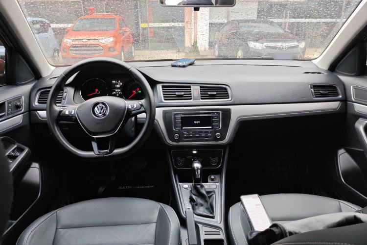Used Volkswagen Gran Lavida 2017 180TSI DSG Comfort Edition Center Console