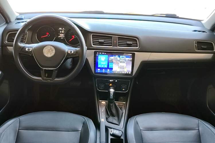 Used Volkswagen Gran Lavida 2017 180TSI DSG Comfort Edition Center Console