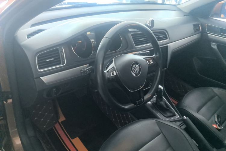 Used Volkswagen Gran Lavida 2017 180TSI DSG Comfort Edition Center Console