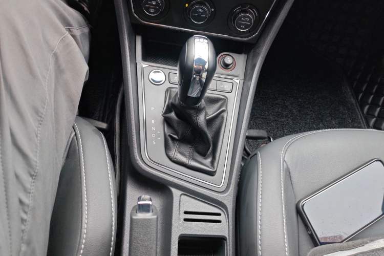 Used Volkswagen Gran Lavida 2017 180TSI DSG Comfort Edition Gear Lever