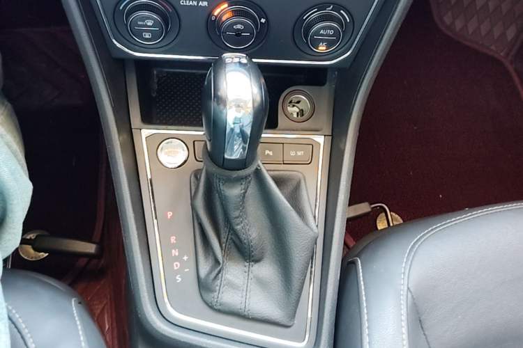 Used Volkswagen Gran Lavida 2017 180TSI DSG Comfort Edition Gear Lever