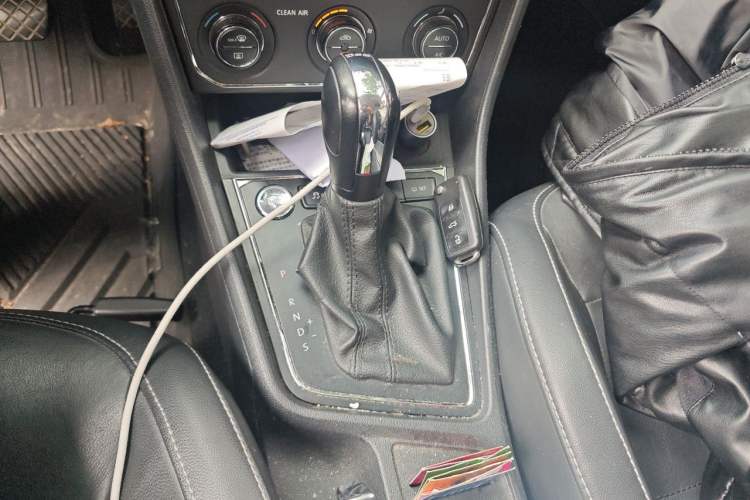 Used Volkswagen Gran Lavida 2017 180TSI DSG Comfort Edition Gear Lever