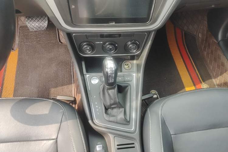 Used Volkswagen Gran Lavida 2017 180TSI DSG Comfort Edition Gear Lever
