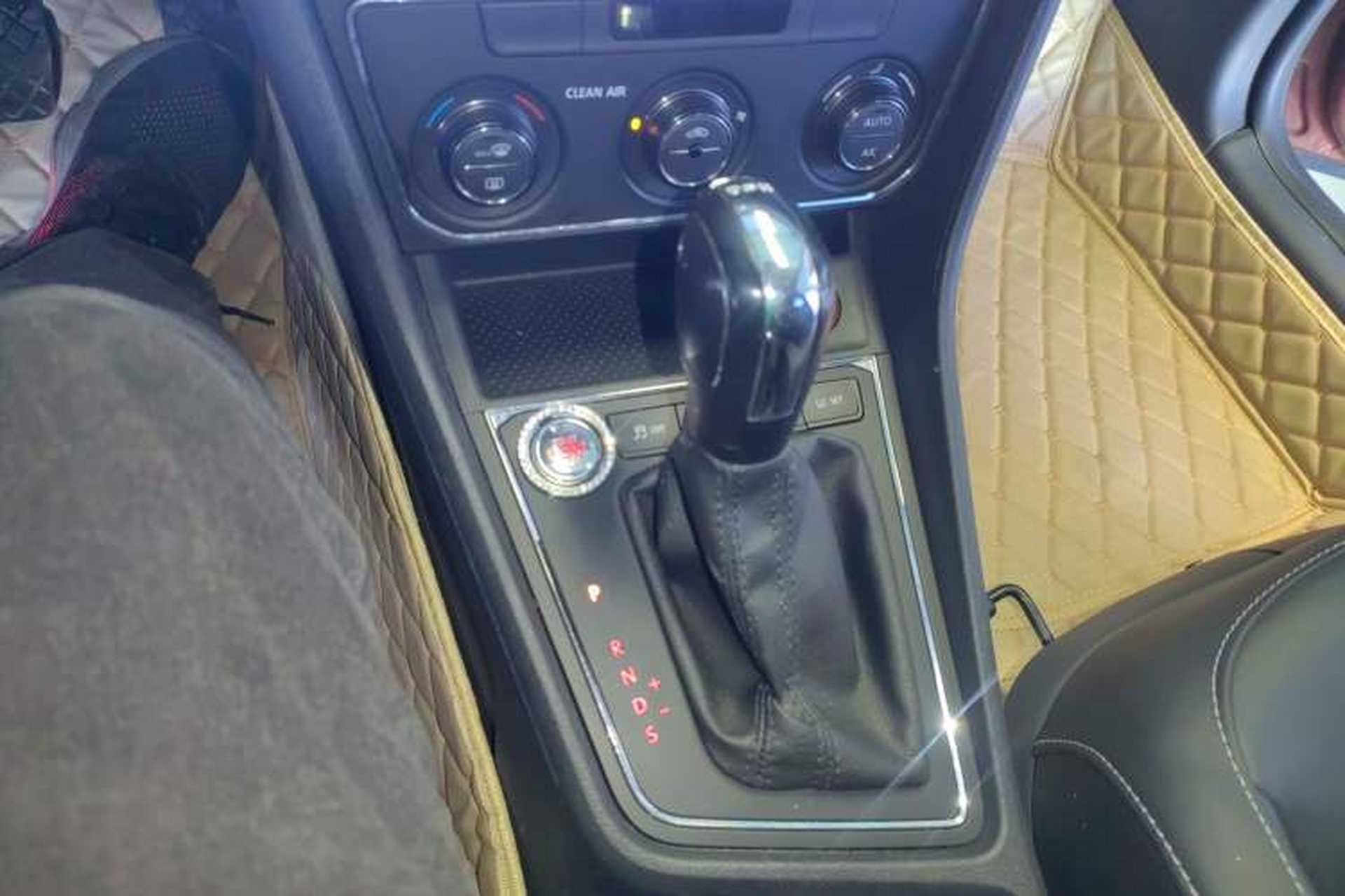 Used Volkswagen Gran Lavida 2017 230TSI DSG Comfort Edition Gear Lever