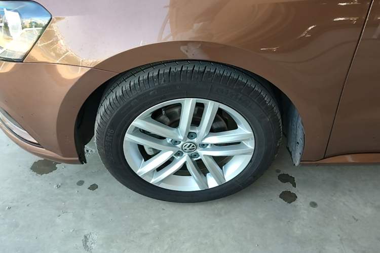 Used Volkswagen Gran Lavida 2017 180TSI DSG Comfort Edition Left Front Wheel Hub