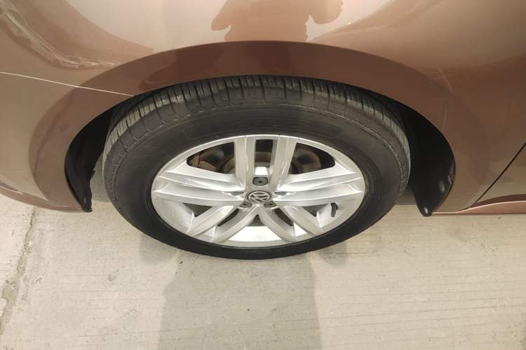 Used Volkswagen Gran Lavida 2017 180TSI DSG Comfort Edition Left Front Wheel Hub