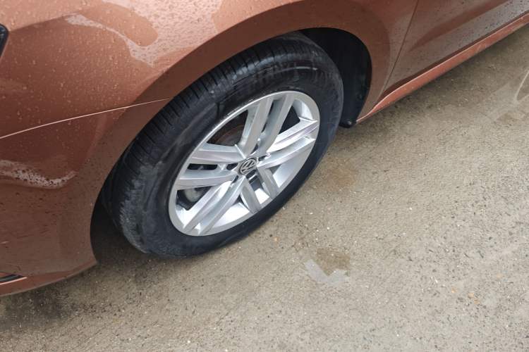 Used Volkswagen Gran Lavida 2017 180TSI DSG Comfort Edition Left Front Wheel Hub