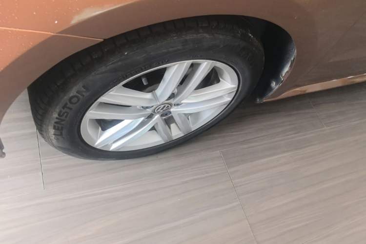 Used Volkswagen Gran Lavida 2017 180TSI DSG Comfort Edition Left Front Wheel Hub