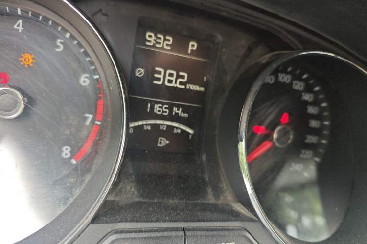 Used Volkswagen Gran Lavida 2017 180TSI DSG Comfort Edition Odometer Close Up