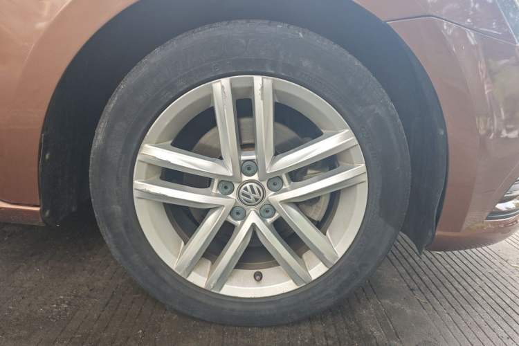 Used Volkswagen Gran Lavida 2017 180TSI DSG Comfort Edition Right Front Wheel Hub