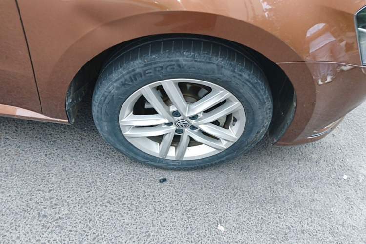 Used Volkswagen Gran Lavida 2017 180TSI DSG Comfort Edition Right Front Wheel Hub