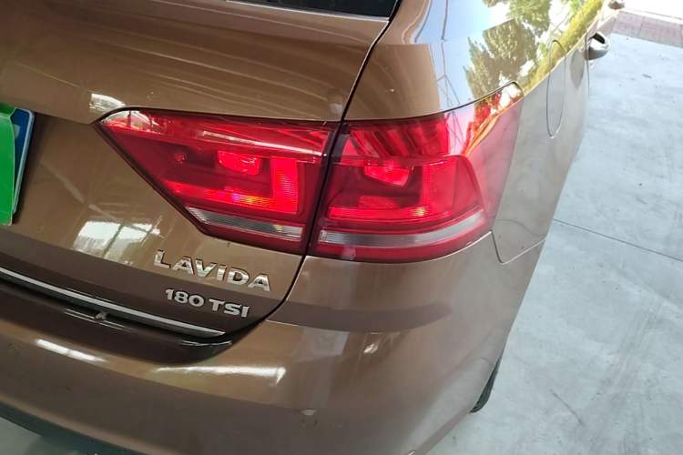 Used Volkswagen Gran Lavida 2017 180TSI DSG Comfort Edition Right Rear Taillight