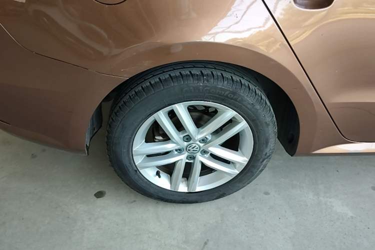 Used Volkswagen Gran Lavida 2017 180TSI DSG Comfort Edition Right Rear Wheel Hub