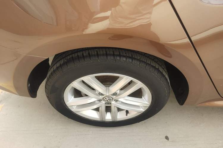 Used Volkswagen Gran Lavida 2017 180TSI DSG Comfort Edition Right Rear Wheel Hub