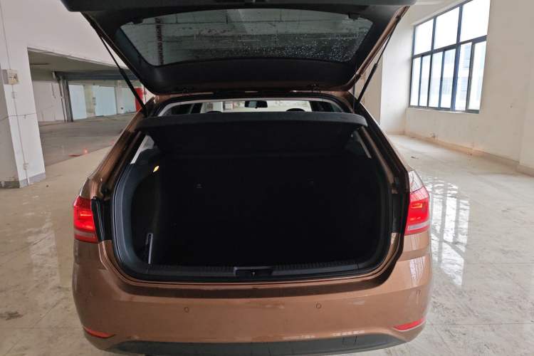 Used Volkswagen Gran Lavida 2017 180TSI DSG Comfort Edition Trunk