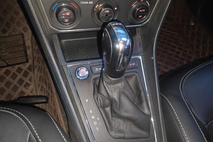 Used Volkswagen Gran Lavida 2017 230TSI DSG Comfort Edition Gear Lever