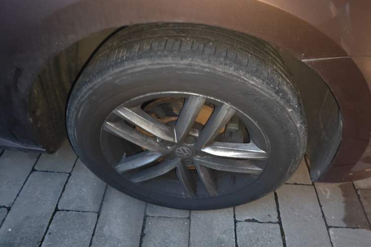 Used Volkswagen Gran Lavida 2017 230TSI DSG Comfort Edition Right Front Wheel Hub