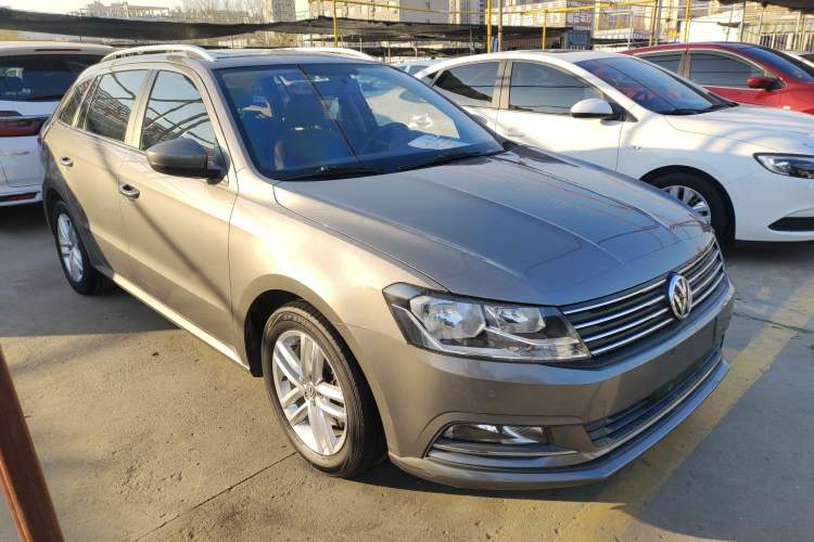 Used Volkswagen Gran Lavida 2017 230TSI DSG Comfort Edition Front Right 45 Deg