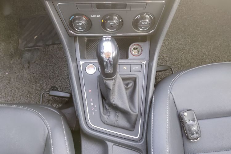 Used Volkswagen Gran Lavida 2017 230TSI DSG Comfort Edition Gear Lever
