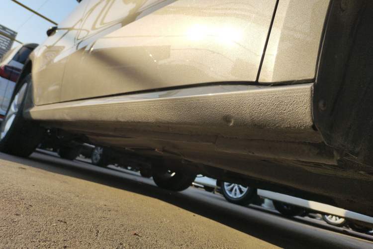Used Volkswagen Gran Lavida 2017 230TSI DSG Comfort Edition Right Side Sill