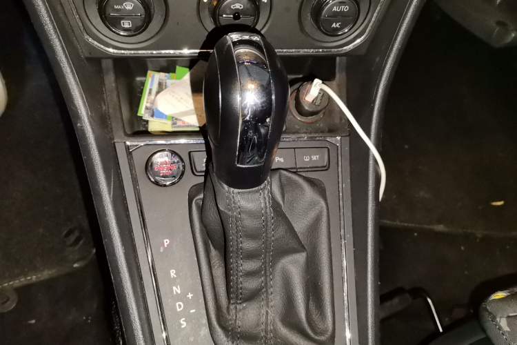 Used Volkswagen Gran Lavida 2017 180TSI DSG Comfort Edition Gear Lever